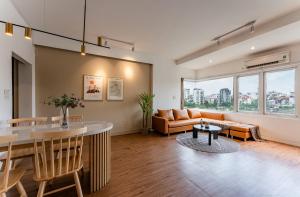 Χώρος καθιστικού στο ANNAM Panorama Lakeview - Garden & Balcony - WestLake