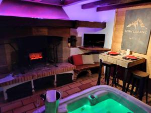 Fotografie z fotogalerie ubytování GITE Chambre SPA Privé DE L'ANCIENNE FERME v destinaci Vallières