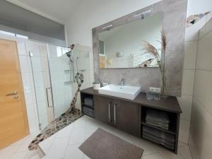 Koupelna v ubytování Appartement Lockei + 17 fotografií