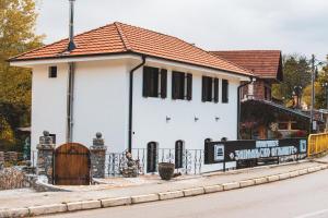 a white house with a red roof at Konačište Zaplanjsko ognjište in Donji Dušnik
