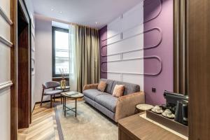 Χώρος καθιστικού στο THE STEPS Hotel - by Eitch Collection
