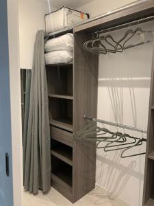 a walkin closet with a closetploadploadploadploadpload at Charmante petite maison de ville in Calais
