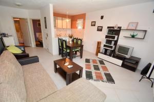 TV a/nebo společenská místnost v ubytování Apartments Krivokapic