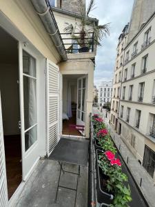 a balcony of a building with flowers on it at Aux Terrasses de la Lune in Paris