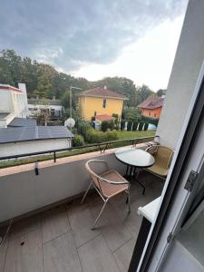 a balcony with a table and chairs and a view at Pension Strasser in Bad Schallerbach
