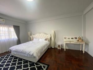 Postel nebo postele na pokoji v ubytování chocolove Hostel@Cnx