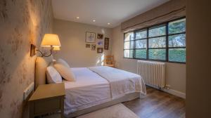 a bedroom with a bed and a window at Can Estrelles Luxury Villa in Mont Barbat