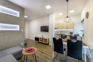 Η κουζίνα ή μικρή κουζίνα στο Apartamenty Bełska Centrum
