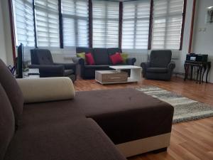 Ruang duduk di Apartmani Ćosić