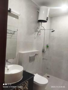 Kylpyhuone majoituspaikassa Hotel Mahadev Rishikesh