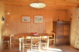 a dining room with a wooden table and chairs at Duplex 59m2 - proche centre - balcon plein sud in Corrençon-en-Vercors