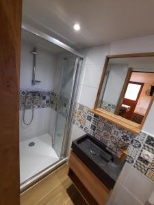 Koupelna v ubytování Gîte La Ruchette