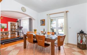 a dining room with a table and chairs at Awesome Home In Gajana With Wifi in Gajana