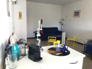 a living room with a table and a room with a couch at L'appartement in Le Pradet