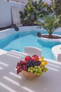 Bazén v ubytovaní Villa Tiguaro Piscina Climat Jacuzzy AC Villa 9 12 alebo v jeho blízkosti