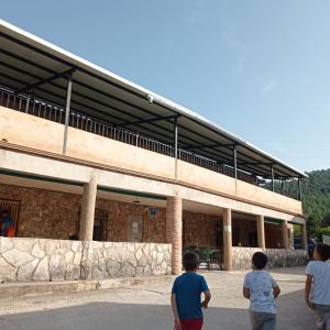 a group of children walking in front of a building at CASA NICOLAS in Molinicos