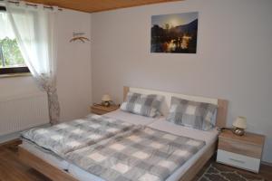 a bedroom with a bed with a checkered blanket at Gegg's Ferienwohnung II in Dollnstein