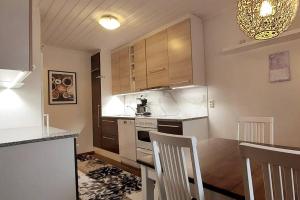 Kuchyň nebo kuchyňský kout v ubytování Home aurora - 2bdr+ wifi + sauna