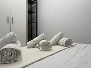 Łóżko lub łóżka w pokoju w obiekcie Benidorm JL 1 y 2