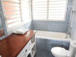 Koupelna v ubytování REVE BLEU - Villa classée 4* vue mer - 6 pers