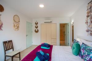 Ένα ή περισσότερα κρεβάτια σε δωμάτιο στο Palapa Beach Paradise