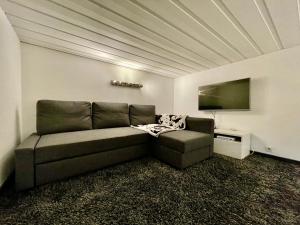 Posezení v ubytování Ski in-Ski out! Spacious & Stylish Apartment for 8 in the heart of Lavachet