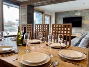 Nápoje v ubytování Ski in-Ski out! Spacious & Stylish Apartment for 8 in the heart of Lavachet