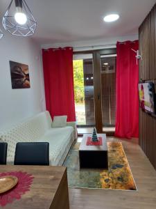 Area tempat duduk di Apartmani Gavric Borovi 2