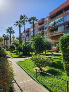 En have udenfor Minimal apartment costa tropical + 33 billeder