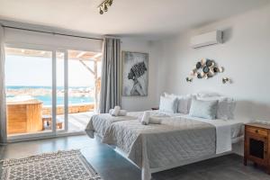 a bedroom with a bed and a view of the ocean at New Paradise Beach Resort in Paradise Beach