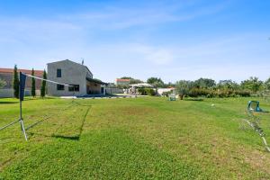 a yard with a volleyball net in the grass at Villa Stellar in Brtonigla