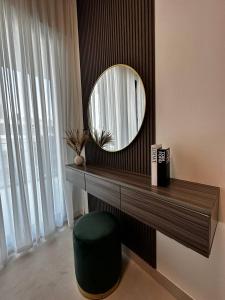 TV a/nebo společenská místnost v ubytování Stunning 1 bedroom in Binghatti, Burj Khalifa view
