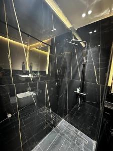 Koupelna v ubytování Stunning 1 bedroom in Binghatti, Burj Khalifa view