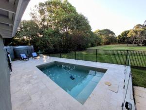 a swimming pool with a net in a yard at A place to relax in Mudjimba