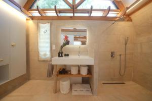 Tiki Beach Moorea , Piscine & Petit Déjeunerにあるバスルーム