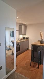 Kuchyň nebo kuchyňský kout v ubytování Modern Peaceful Open Plan 1-Bed Apartment Rutland