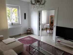 a living room with a couch and a tv at Stilvoll eingerichtete Altbauwohnung in Bremen