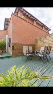 a patio with chairs and a table on a building at Alexander House in London