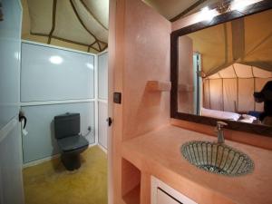 Afbeelding uit fotogalerij van Merzouga desert camel in Merzouga