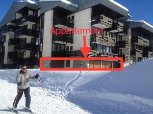 Ski in-Ski out! Spacious & Stylish Apartment for 8 in the heart of Lavachet v zimě