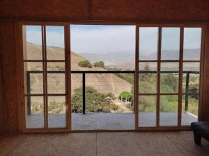 an empty room with a large window with a view at Ese Lugar Retirado in Miraflores