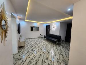 Ruang duduk di The Milton Apartment