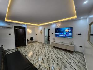 Televisyen dan/atau pusat hiburan di The Milton Apartment