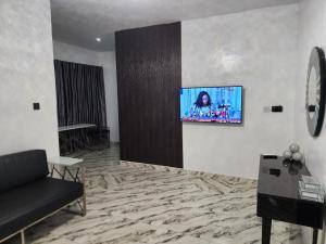 Televisyen dan/atau pusat hiburan di The Milton Apartment