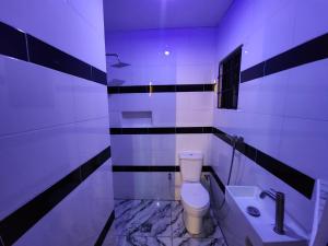 Bilik mandi di The Milton Apartment