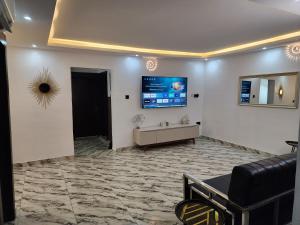Televisyen dan/atau pusat hiburan di The Milton Apartment