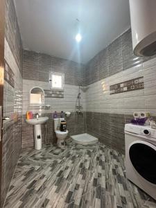 a bathroom with a sink and a toilet and a tub at Villa Medenine in Medenine