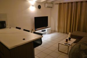 TV a/nebo společenská místnost v ubytování AD Apartment