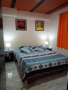 a bedroom with a bed with two lamps on it at Apartamento Casa Betty Salento. in Salento