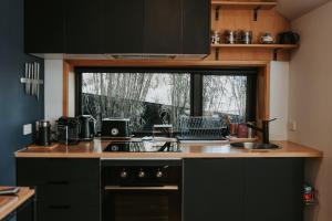 Kuchyň nebo kuchyňský kout v ubytování Finnview House